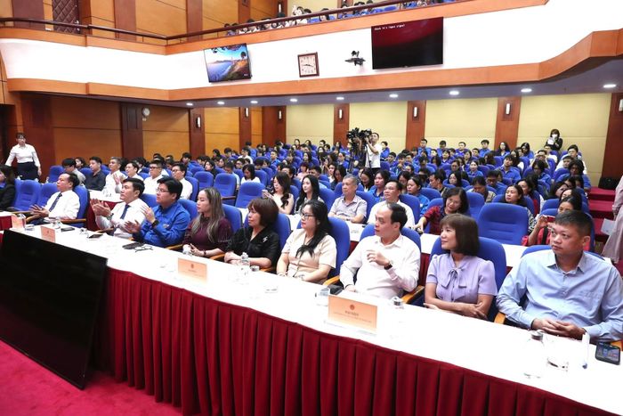 Các đại biểu dự lễ phát động Chương trình Bản sắc ngày 15/9.