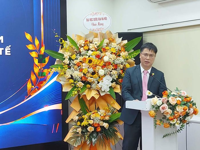 Tân Hiệu trưởng Nguyễn Anh Tuấn phát biểu tại lễ công bố quyết định.