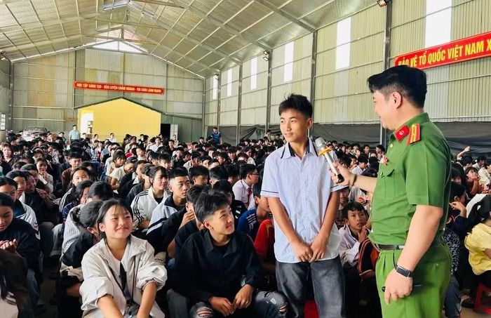 Công an tỉnh Sơn La tăng cường tuyên truyền phòng, chống ma tuý tại xã biên giới Lóng Phiêng.