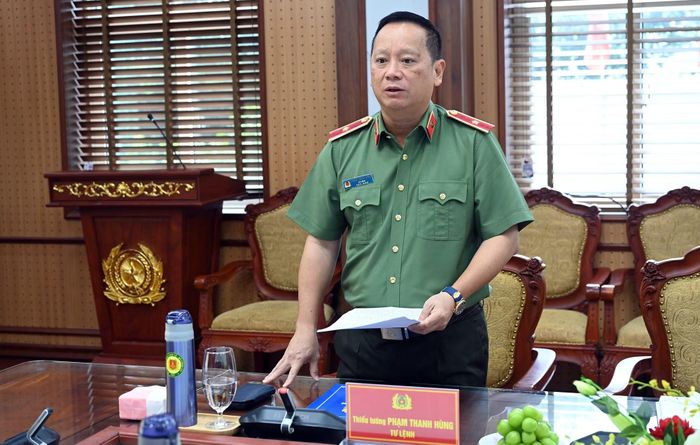 Tư lệnh Phạm Thanh Hùng nhấn mạnh một số yêu cầu đối với cán bộ, chiến sĩ tham gia lớp tập huấn.