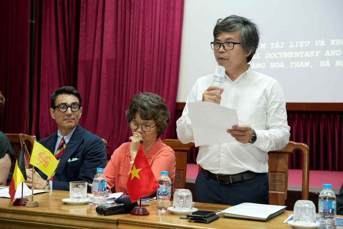 Phó Tổng Giám đốc phụ trách Hãng phim Tài liệu và Khoa học Trung ương Trịnh Quang Tùng cùng đại diện các quốc gia chia sẻ về liên hoan phim.