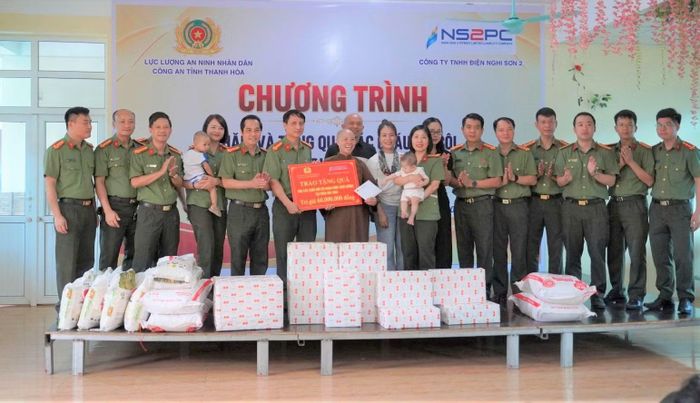 Tháng 6/2026, Phòng An ninh kinh tế, Công an tỉnh Thanh Hóa phối hợp cùng Công ty TNHH Điện Nghi Sơn 2 trao tặng quà và hiện vật trị giá 60 triệu đồng cho trung tâm để hỗ trợ chăm lo đời sống, học tập cho các em.