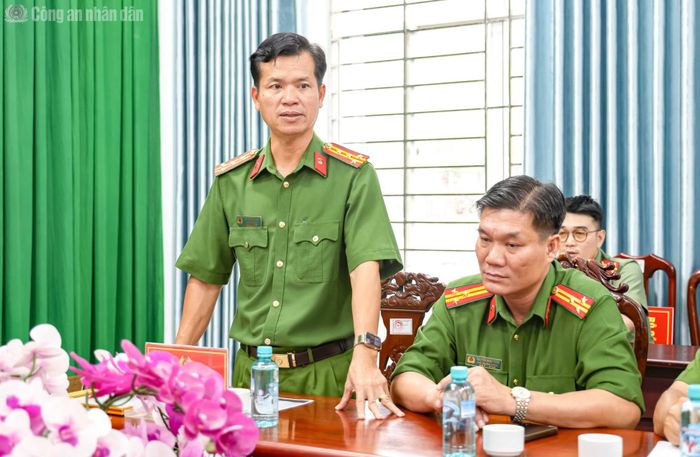 Đại tá Huỳnh Minh Thơ, Trưởng phòng CSHS phát biểu tại lễ khen thưởng.