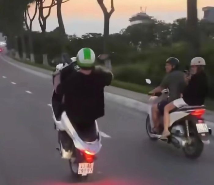 “Mắt thần” camera ghi lại rõ khoảnh khắc một người nước ngoài vi phạm TTATGT tại Đà Nẵng.