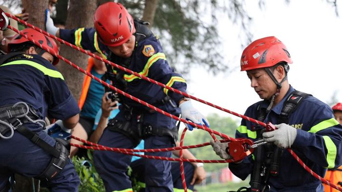  Các phương tiện chuyên dụng được huy động, sẵn sàng xử lý tình huống thiên tai, lũ lụt. 