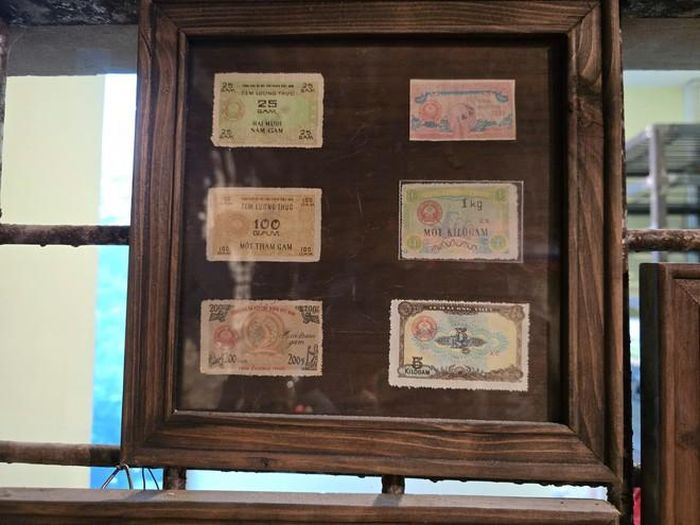 Tem phiếu và sổ mua hàng trong thời bao cấp.