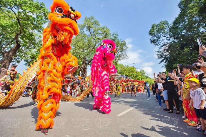 Festival Thu Hà Nội đem lại trải nghiệm thú vị về hình ảnh Hà Nội mùa thu, cho cả người dân Việt Nam và khách du lịch quốc tế. Năm 2026 Festival dự kiến diễn ra từ ngày 25/9 (Tết Trung thu) tới 27/9. Ảnh: vnanet