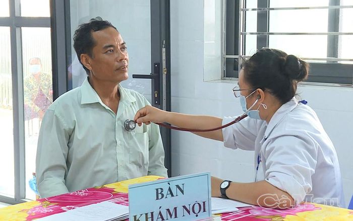 Người dân Xã Hồng Dân khám sức khoẻ, sáng 15/9.