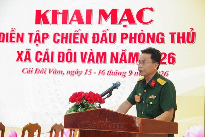 Đại tá Lý Văn Giúp, Phó Chỉ huy trưởng Bộ CHQS tỉnh Cà Mau, phát biểu khai mạc diễn tập.