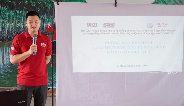  Ông Nguyễn Văn Ngọc Hiên, Phó Giám đốc Trung tâm Phát triển nông thôn bền vững, Quản lý Dự án VM077, thông tin về tác động của biến đổi khí hậu và hướng thích ứng trong nuôi tôm, cua quảng canh cải tiến 2 giai đoạn.
