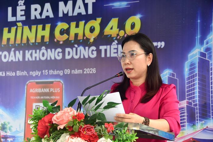 Chủ tịch Hội LHPN tỉnh Lê Thị Ngọc Linh phát biểu tại lễ ra mắt mô hình “Chợ 4.0” tại chợ Hoà Bình.