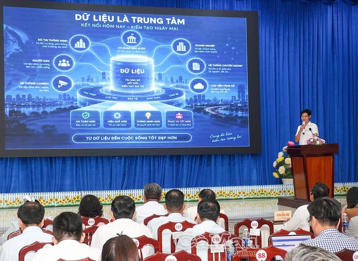 Ông Nguyễn Như Ý, Giám đốc Công ty TNHH Thương mại và Dịch vụ Tin học Như Ý, Tổng Thư ký Hiệp hội Chuyển đổi số tỉnh Cà Mau, đề cập đến vấn đề an toàn dữ liệu trong tiến trình chuyển đổi số giáo dục và phát triển đô thị thông minh.