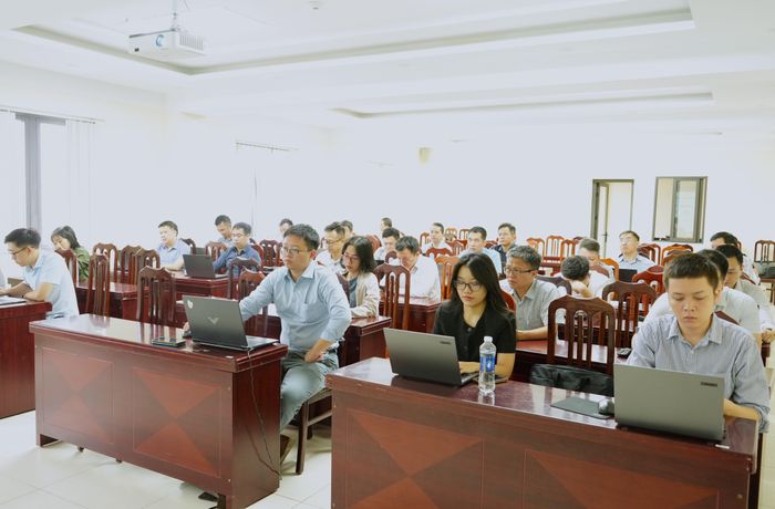 Các học viên tham gia Lớp học. Ảnh: N.LY