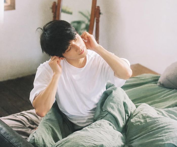 Massage tai buổi sáng là cách dưỡng thận đơn giản nhưng hiệu quả theo Y học cổ truyền