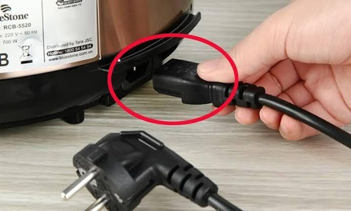 Giảm nguy cơ nồi bị kéo đổ khi vướng phải dây. Ảnh minh họa.