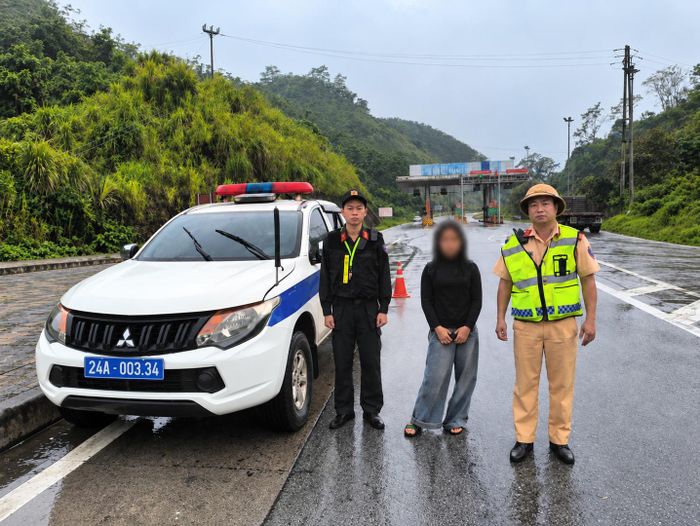 Lực lượng Công an tìm thấy, đưa cháu bé về trụ sở để xác minh, hỗ trợ.