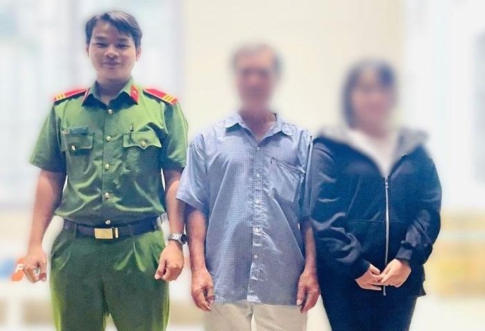 Công an phường Tân Phú bàn giao cháu P.T.Y.N cho gia đình - Cổng Thông tin điện tử Bộ Công an
