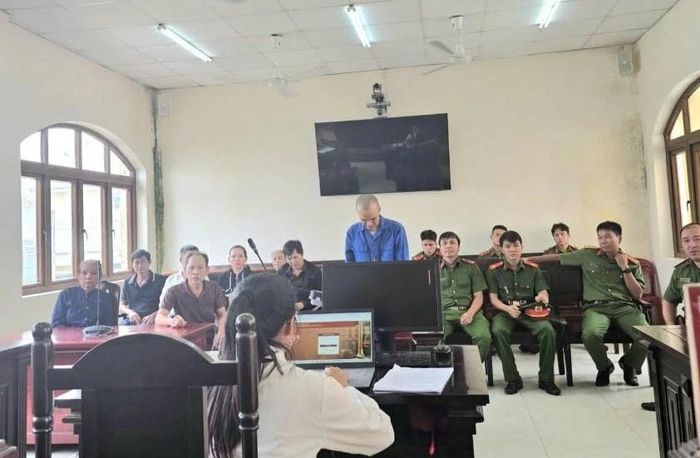 Bị cáo Ngô Duy Khánh tại phiên tòa xét xử. Ảnh Dân trí.