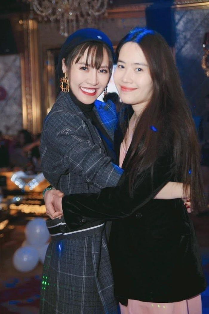 Quế Vân từng hoạt động trong showbiz, thân thiết với nhiều nghệ sĩ. Ảnh: FBNV