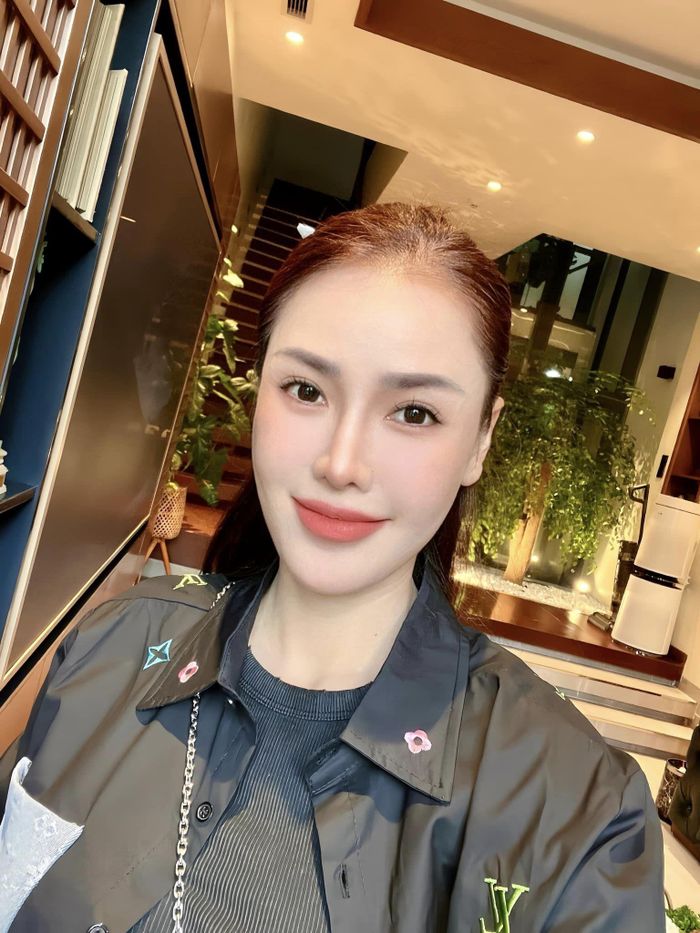 Hiện tại, cô không tham gia nhiều hoạt động showbiz mà chỉ chia sẻ khoảnh khắc đời thường trên trang cá nhân.
