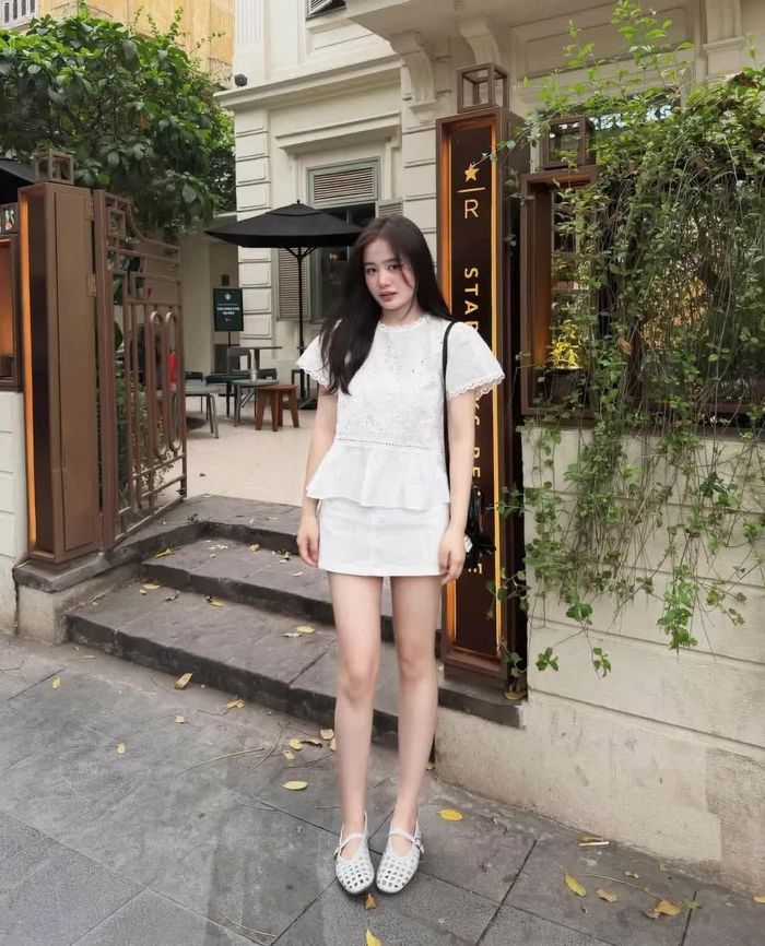 Phối đồ đơn sắc để tạo đường nhìn liền mạch