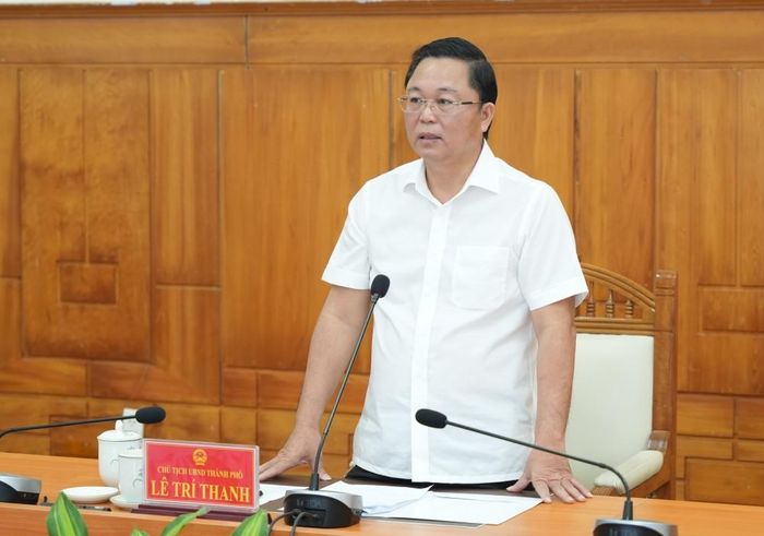 Phó Bí thư Thành ủy Huế, Chủ tịch UBND thành phố Lê Trí Thanh phát biểu tại cuộc họp chiều ngày 11/9/2026