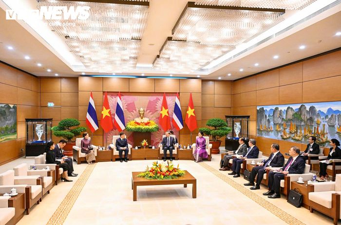 Việt Nam và Thái Lan duy trì mối quan hệ tốt đẹp và sự tin cậy chính trị cao giữa lãnh đạo và nhân dân hai nước. Đây chính là nền tảng vững chắc, quan trọng góp phần thúc đẩy quan hệ giữa hai bên ngày càng sâu sắc, tin cậy ở tất cả các cấp, trên tất cả các kênh Nhà nước, Chính phủ, Quốc hội, doanh nghiệp, địa phương và giao lưu nhân dân.