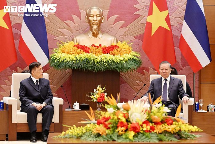 Thái Lan hiện là đối tác thương mại lớn nhất của Việt Nam trong ASEAN và hiện có 813 dự án đầu tư tại Việt Nam còn hiệu lực, đứng thứ 8/153 quốc gia có đầu tư tại Việt Nam và đứng thứ 2 trong số các nước ASEAN có đầu tư vào Việt Nam. Các nhà đầu tư Thái Lan chủ yếu đầu tư trong lĩnh vực công nghiệp chế biến chế tạo; sản xuất, phân phối điện, khí, nước, điều hòa; kinh doanh bất động sản, bán buôn và bán lẻ. Việt Nam có 23 dự án đầu tư còn hiệu lực tại Thái Lan, các dự án chủ yếu trong lĩnh vực thương mại, dịch vụ; công nghệ chế biến, chế tạo; kinh doanh bất động sản.
