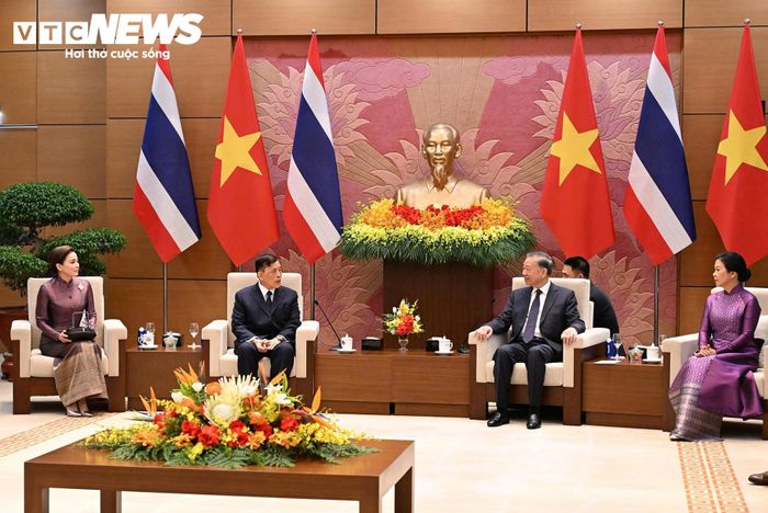 Bên cạnh lĩnh vực kinh tế, hợp tác về quốc phòng - an ninh giữa hai nước ngày càng thực chất và đi vào chiều sâu. Du lịch và giao lưu nhân dân cũng là một điểm sáng trong quan hệ hai nước.