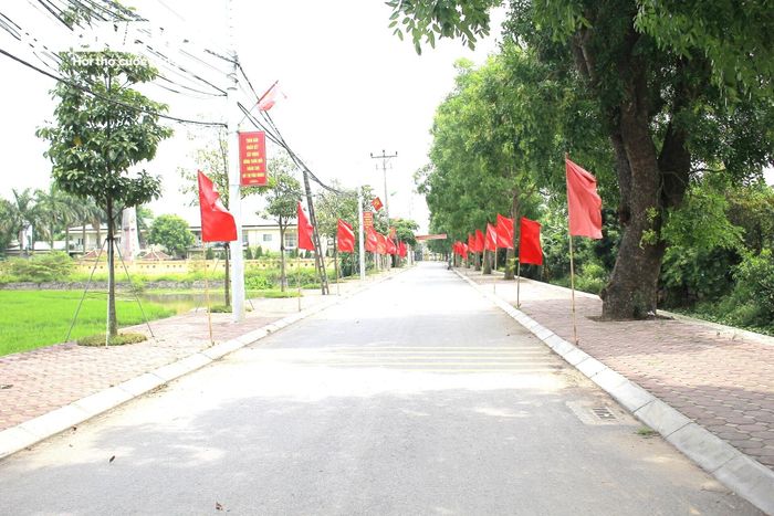 Hạ tầng giao thông tại xã Phú Xuyên, Hà Nội được đầu tư xây dựng khang trang.