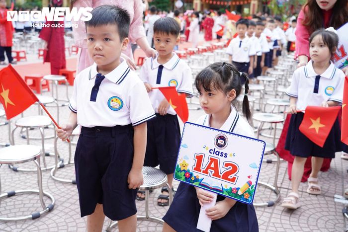 Lễ khai giảng năm học mới tại trường Tiểu học Nguyễn Du, xã Thường Tín, Hà Nội.X
