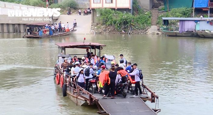 Bến Đình quá tải khi hai bến đò Đại Lâm, Phấn Động dừng hoạt động