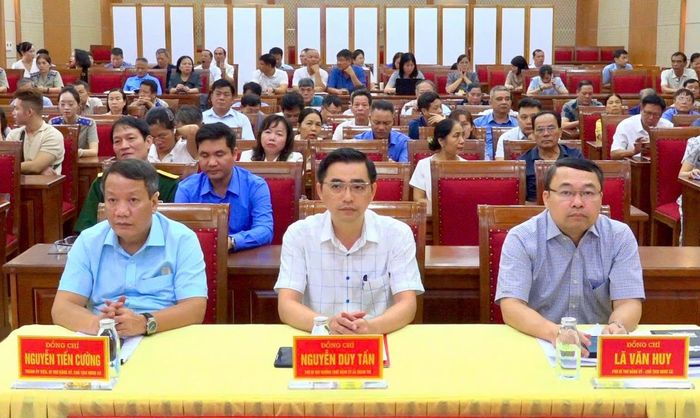 Các đại biểu tham gia hội nghị tại điểm cầu xã Thanh Trì. Ảnh Quang Thái