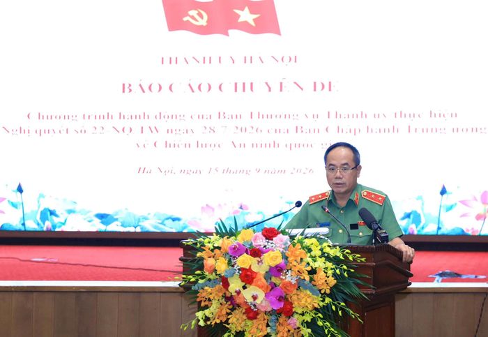 Trung tướng Nguyễn Thanh Tùng, Giám đốc Công an thành phố Hà Nội quán triệt các nội dung tại hội nghị. Ảnh Quang Thái