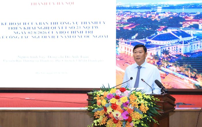 Phó Chủ tịch UBND thành phố Hà Nội Đỗ Anh Tuấn trình bày kế hoạch tại hội nghị. Ảnh Quang Thái