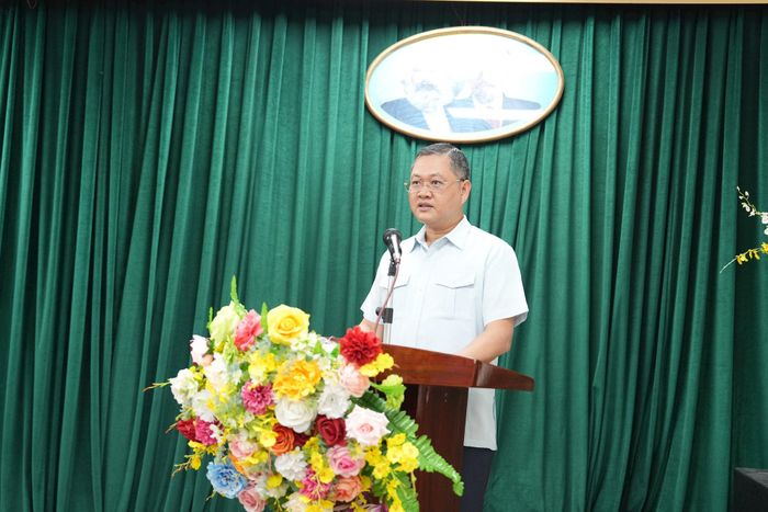 Bí thư Đảng ủy phường Văn Miếu - Quốc Tử Giám Vũ Xuân Hùng phát biểu tại buổi lễ. Ảnh: An Quyên