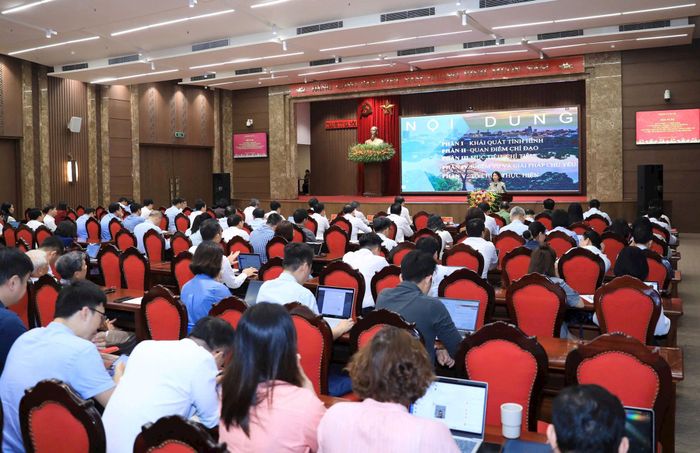 Năm 2025, Hà Nội đón 33,81 triệu lượt khách, trong đó 7,92 triệu lượt khách quốc tế và 25,89 triệu lượt khách nội địa. Ảnh: Quang Thái