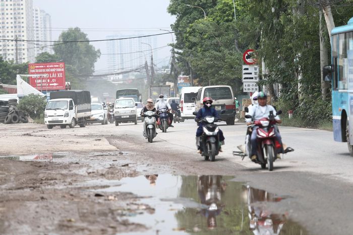 Hầu hết các đoạn tuyến đường 70 đi qua xã: Thanh Trì, Đại Thanh; phường Thanh Liệt, Hà Đông đều đã xuống cấp, hệ thống hạ tầng không đồng bộ với tổ chức giao thông, khiến người dân gặp nhiều khó khăn.