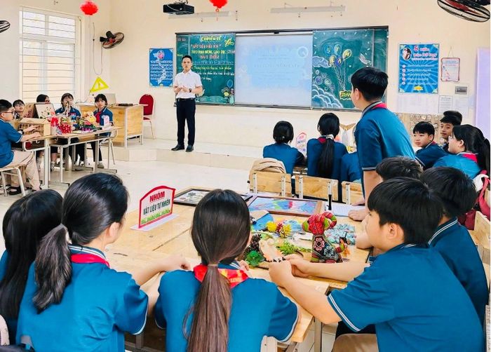 Học sinh Trường THCS Quang Minh, xã Quang Minh, Hà Nội trong một giờ học. Ảnh: QM