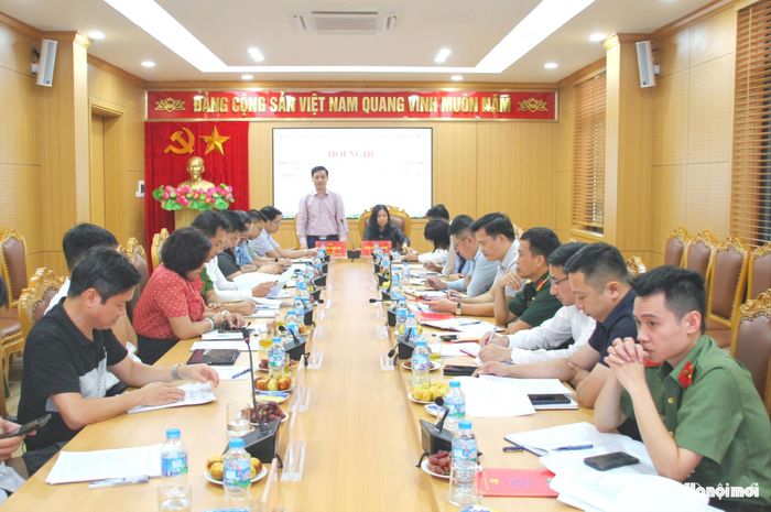 Bí thư Đảng ủy phường Phú Thượng Nguyễn Quốc Hà phát biểu tại hội nghị. Ảnh: Cao Kỳ