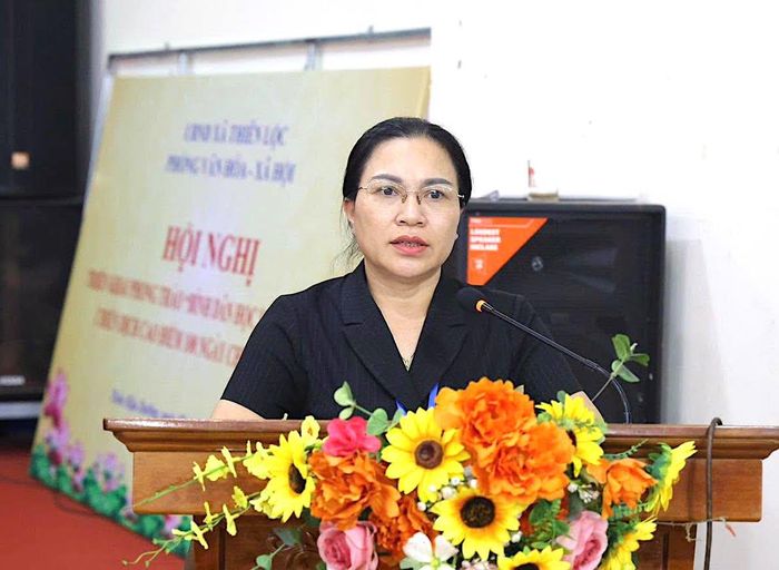 Phó Giám đốc Ban Quản lý dự án Đầu tư - Hạ tầng xã Thiên Lộc Lê Thị Vân Huyền trao đổi tại hội nghị. Ảnh: PV