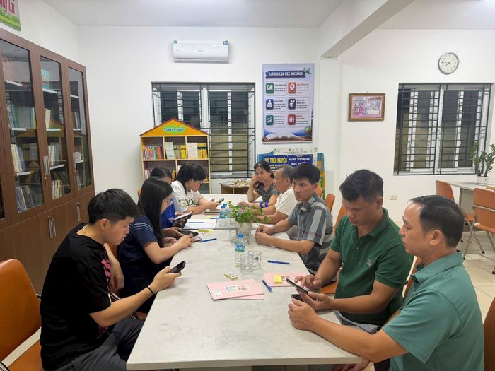 Phổ cập kỹ năng số, từng bước đưa các tiện ích công nghệ đến gần hơn với người dân. Ảnh: PV