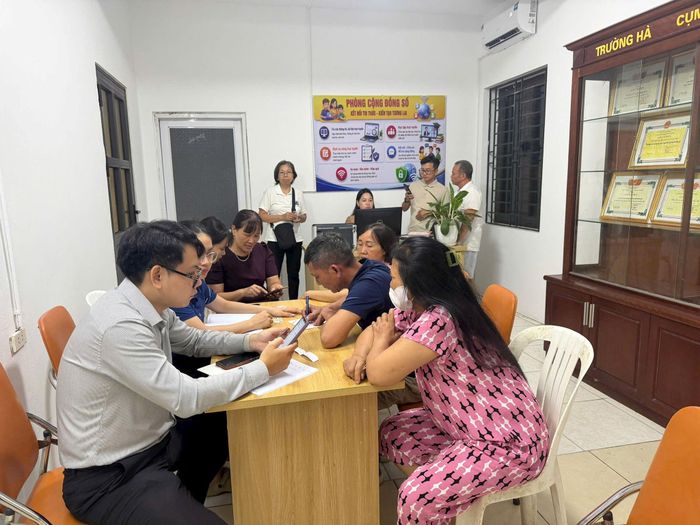 Mỗi thao tác tự thực hiện là thêm một bước để người dân chủ động trong đời sống số. Ảnh: PV