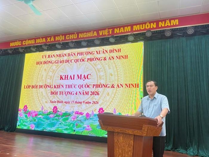 Đồng chí Nguyễn Thường Sơn - Phó Bí thư Đảng ủy, Chủ tịch UBND phường, Chủ tịch Hội đồng Giáo dục quốc phòng và an ninh phường phát biểu khai mạc