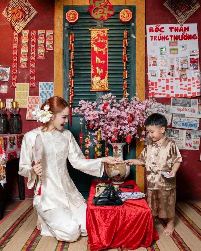 Ở tuổi lên 3, bé Mỡ chưa có những thành tích đặc biệt để nói về tương lai. Điều khiến cậu bé được chú ý lại đến từ những điều rất giản dị: một em bé đáng yêu, tình cảm, có nếp sinh hoạt ổn định và luôn dành cho mẹ những lời động viên hồn nhiên.