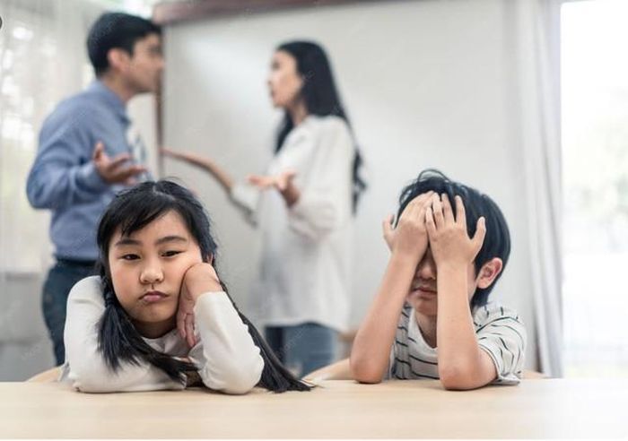 Điều mất mát lớn nhất từ sự ly hôn của cha mẹ đối với con cái là chúng mất đi một điều kiện cơ bản để phát triển. Đó là một cơ cấu gia đình đầy đủ. Ảnh minh họa