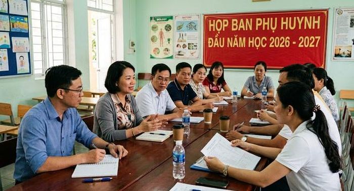 Theo quy định, nhiều khoản Ban phụ huynh không được thu đầu năm học phục vụ trực tiếp cho nhà trường và giáo viên. Ảnh minh họa: AI