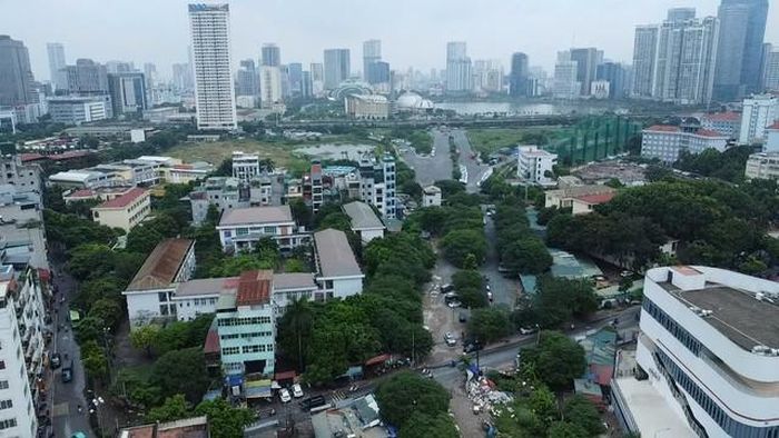 Theo tìm hiểu của phóng viên, dự án có chiều dài khoảng 2,87km, mặt cắt ngang 50m, gồm tuyến chính và 3 tuyến nhánh tại nút giao với đường Phạm Hùng. Trong đó, đoạn dài khoảng 1,12km từng gặp vướng mắc lớn về giải phóng mặt bằng.