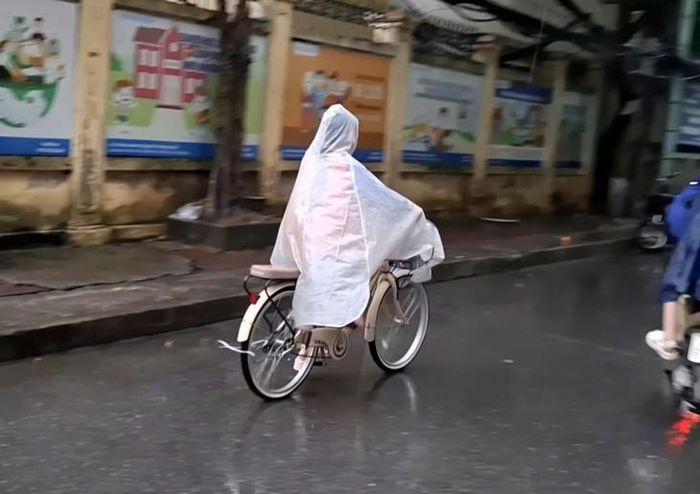 Đường phố vẫn tiềm ẩn nhiều nguy cơ với trẻ. Ảnh: Quỳnh Mai.