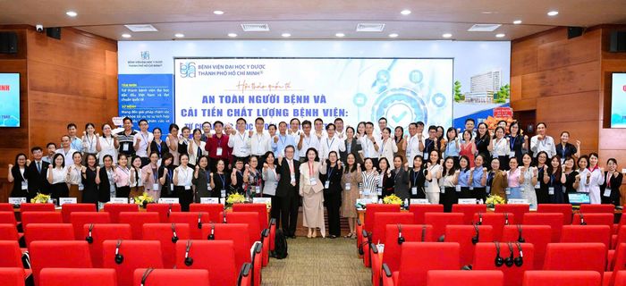 Các đại biểu tham dự hội thảo tại điểm cầu Bệnh viện Đại học Y Dược TP. HCM. Ảnh: PV